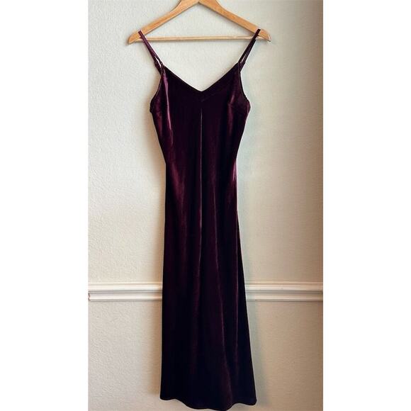 Yumi Kim Dresses & Skirts - Yumi Kim Velvet Burgundy Maxi Dress XS Sleeveless Formal Long Spaghetti Straps